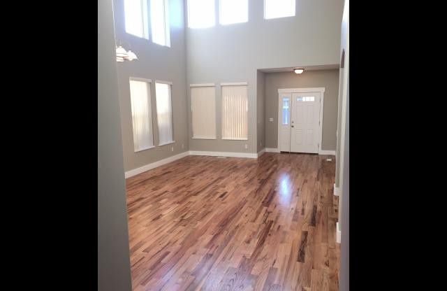 Beautiful 4 Bd 2.5 Bath Home in Sandy