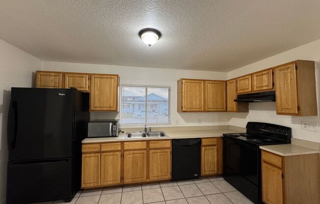 Charming 3 Bedrooms 2 Bathrooms for Lease in 32827