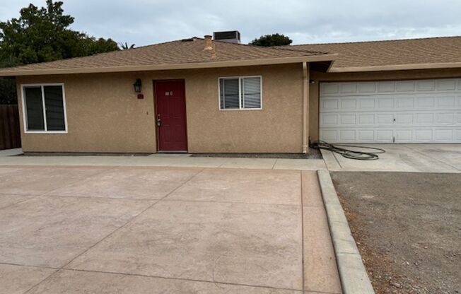 Cozy 2 Bedroom House with a 2 Car Garage