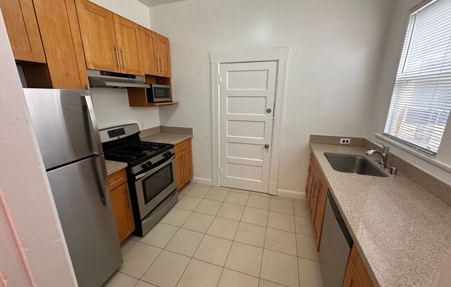 2 beds, 1 bath, $2,895, Unit 15