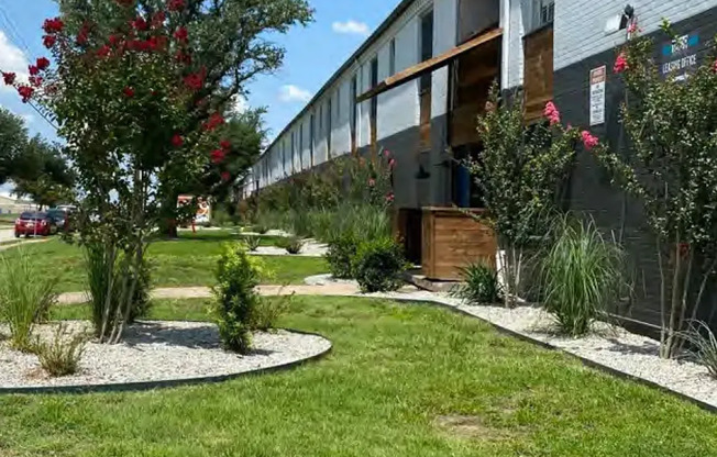3 beds, 2 baths, 1,000 sqft, $1,718, Unit 1809-114