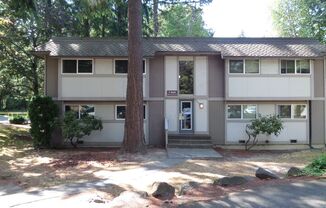 Super Cute and RENOVATED 2-Bedroom Condo in Quiet Community of Twin Lakes!!