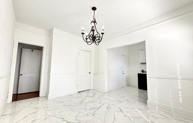 *Rare* Renovated 2 Bedroom 1 Free Parking Space Located Steps from Lake Eola, Downtown Orlando