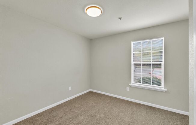 3 beds, 3 baths, 1,022 sqft, $1,369, Unit 13-302