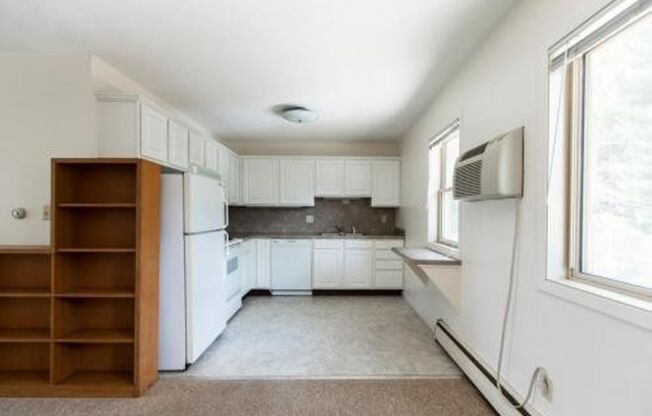 1 bed, 1 bath, $950, Unit 2