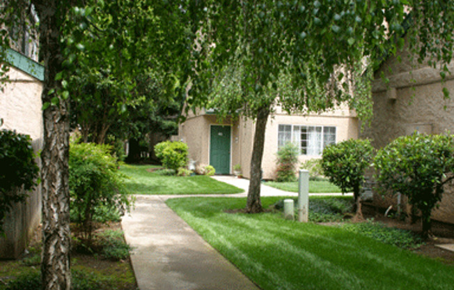 2 beds, 1.5 baths, 945 sqft, $1,325, Unit 29