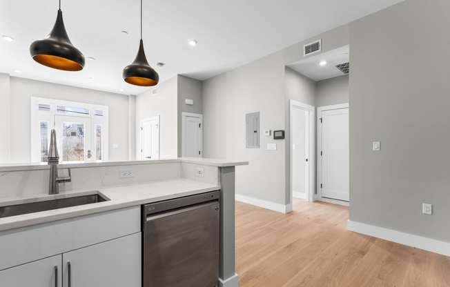 1 bed, 1 bath, 670 sqft, $2,900, Unit 105