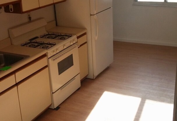 2 beds, 1 bath, $1,100, Unit South Side Slopes