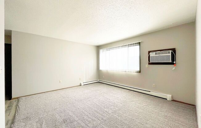 2 beds, 1 bath, 620 sqft, $815, Unit 525-1