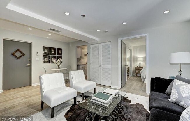 Available Now! 2 Bedroom Condo in Adams Morgan! 10 Minute Walk to Redline Metro!