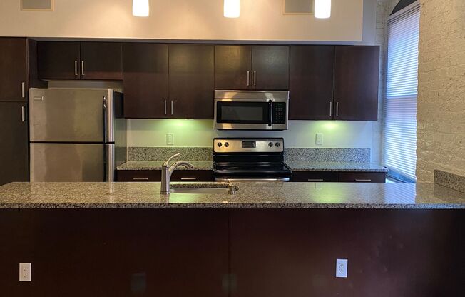 2 beds, 2 baths, 900 sqft, $1,395, Unit Apt #2013