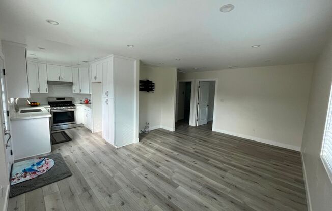 2BR ADU w/dishwasher, in-unit laundry + outdoor space!