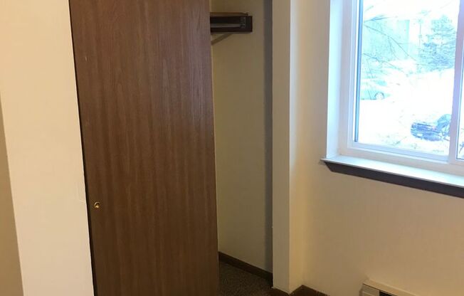 3 beds, 1 bath, 1,040 sqft, $1,695, Unit 3172-301