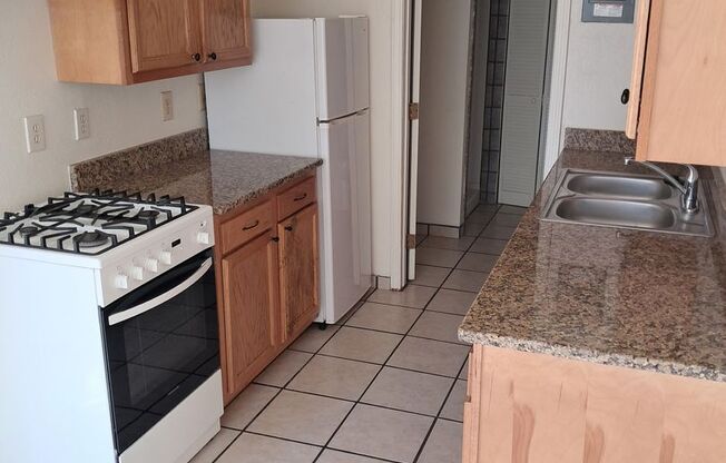 Studio, 1 bath, 520 sqft, $750, Unit D52