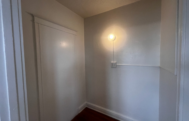 Studio, 1 bath, 400 sqft, $850, Unit 703
