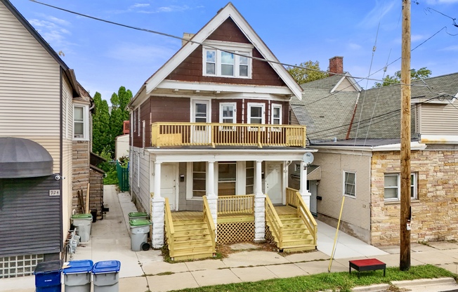 926 E LOCUST ST