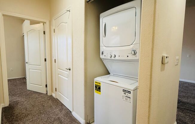 3 beds, 2 baths, $1,899, Unit # 2221
