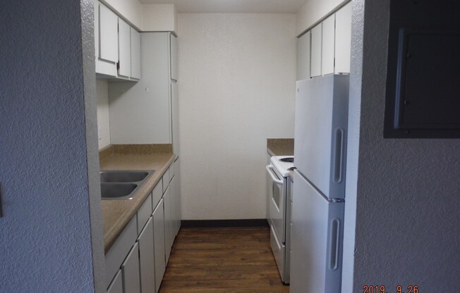 3 beds, 1 bath, 902 sqft, $1,575