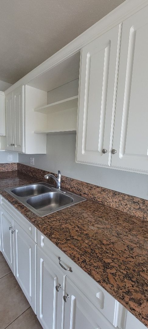 1 bed, 1 bath, 700 sqft, $2,025, Unit 10
