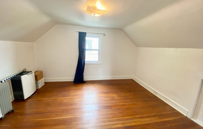 3 beds, 1 bath, $3,250