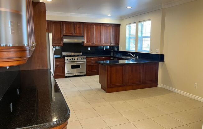 3BD/2.5BA CONDO