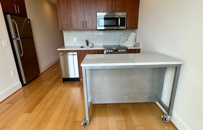 1 bed, 1 bath, $2,575, Unit 707