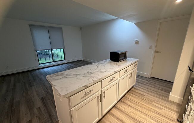 2 beds, 1.5 baths, 950 sqft, $1,545, Unit 232W