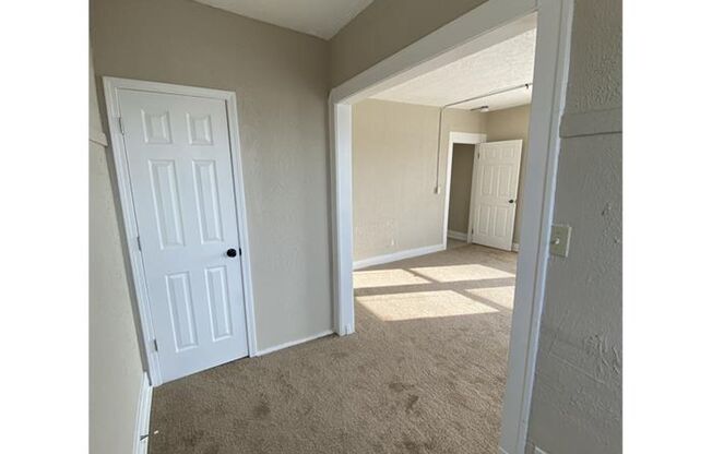 2 beds, 1 bath, $785, Unit Unit 37