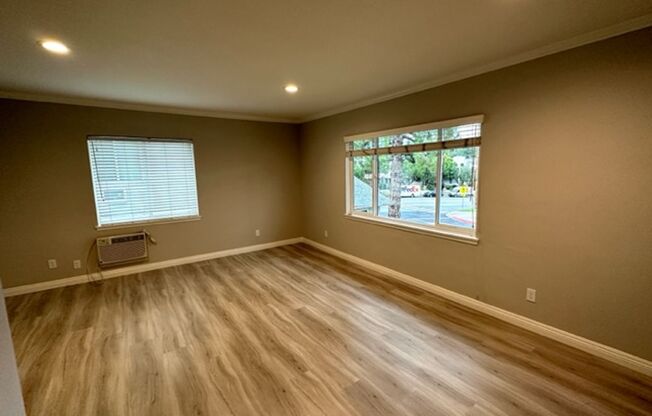 2 beds, 1 bath, 900 sqft, $2,295, Unit 2205