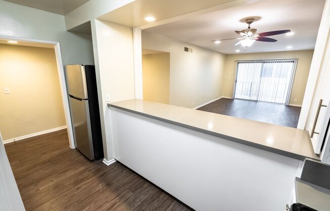 1 bed, 1 bath, 695 sqft, $2,398, Unit 300