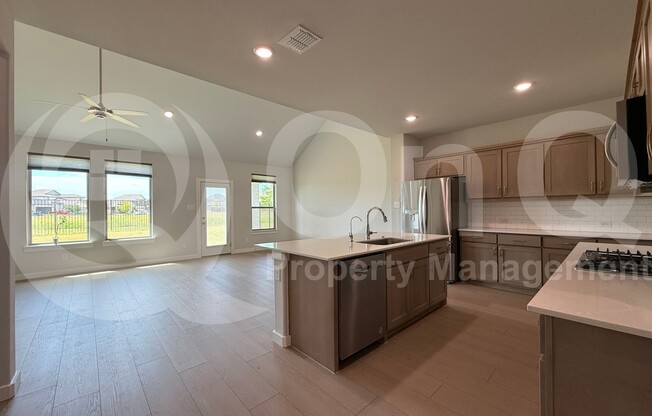 405 LOGANBERRY DR