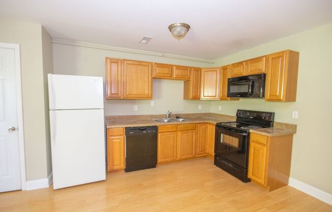 2 beds, 2 baths, $900, Unit Apt G