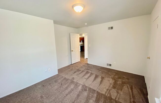 2 beds, 1 bath, 1,000 sqft, $1,295, Unit #32