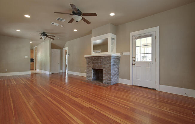 UT PRE-LEASE: West Campus / Walking Distance to UT