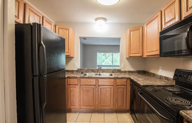 2 beds, 1 bath, $1,350, Unit 76