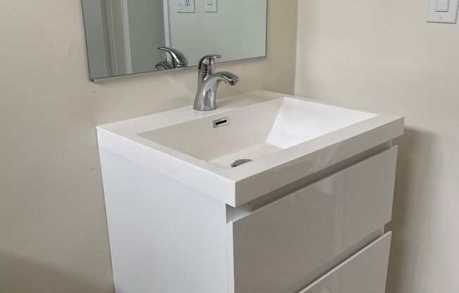 1 bed, 1 bath, 750 sqft, $1,845, Unit 32