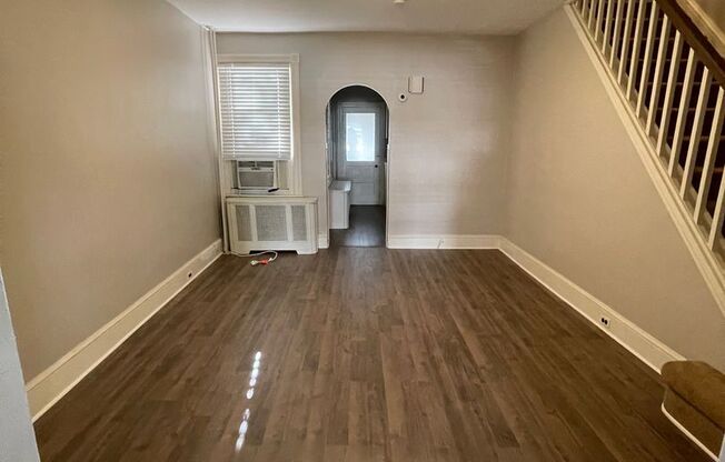 AVAILABLE NOW - MOVE-IN READY!!! Bright and Spacious 3 bedroom house in Drexel Hill!!