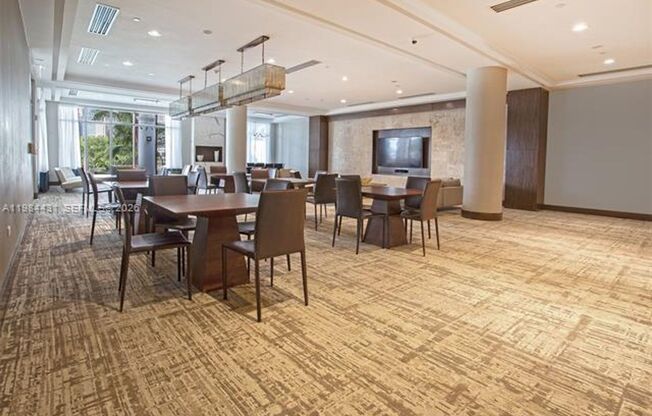 1 bed, 2 baths, 878 sqft, $3,500, Unit 801 Brickell Key Blvd # 907