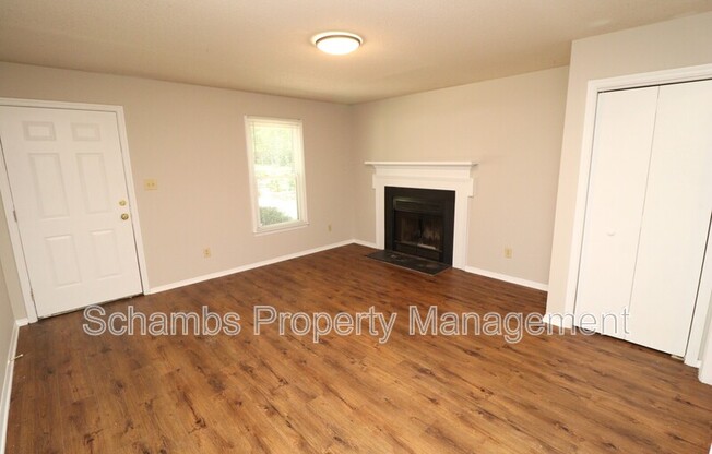3905 LEXINGTON DR