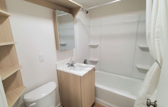 2 beds, 1 bath, 731 sqft, $2,595, Unit 207