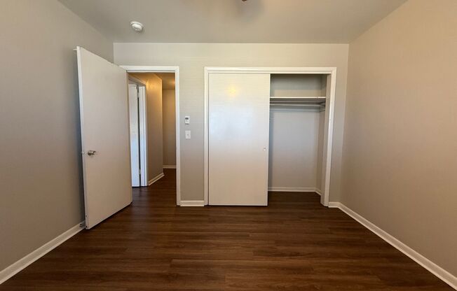 2 beds, 1 bath, 1,000 sqft, $1,195, Unit B24