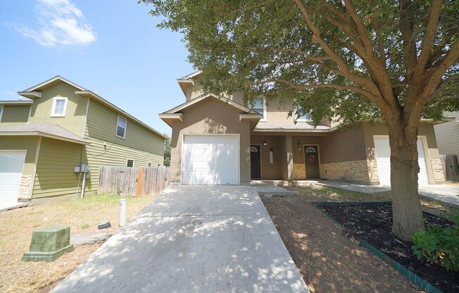Lovely Townhome Living in the Northside School District - Realtor Commission: $350