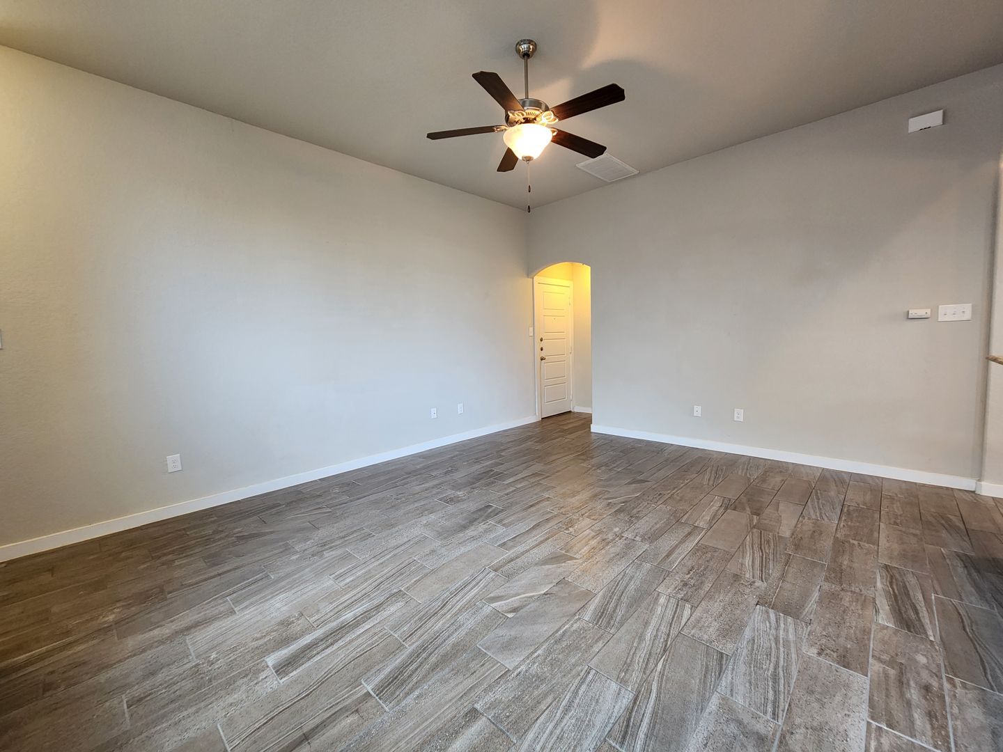 Near Creekside Shopping & Entertainment / Fridge, Washer & Dryer Included / Covered Back Patio / CISD