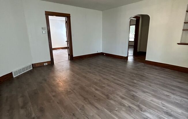 3 beds, 1 bath, $1,500, Unit 1543