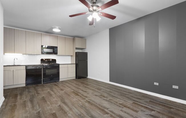 2 beds, 1 bath, $2,300, Unit 201