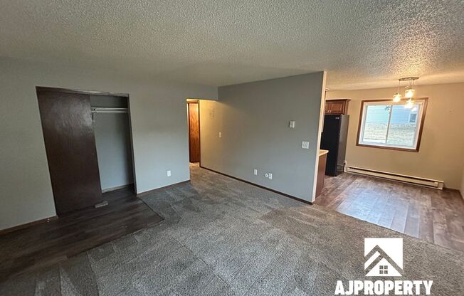 2 beds, 1 bath, 875 sqft, $950, Unit 2109 S Cleveland Ave Sioux Falls, SD Unit 2