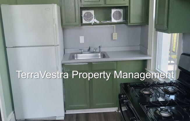 7 W Mantua Ave