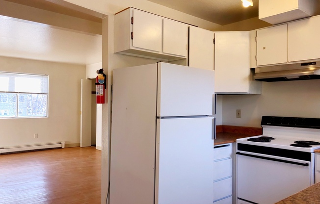 2 beds, 1 bath, $1,300, Unit 04