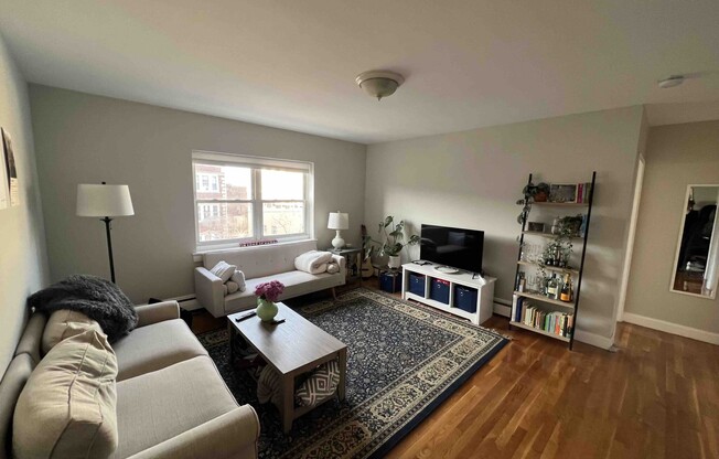 2 beds, 1 bath, $3,050, Unit 11