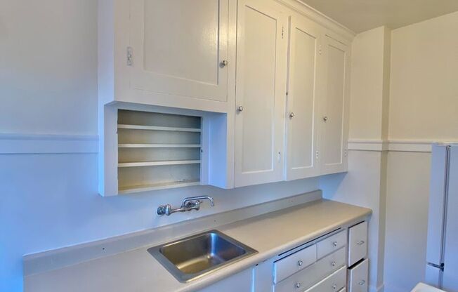 Studio, 1 bath, 425 sqft, $1,295, Unit 310